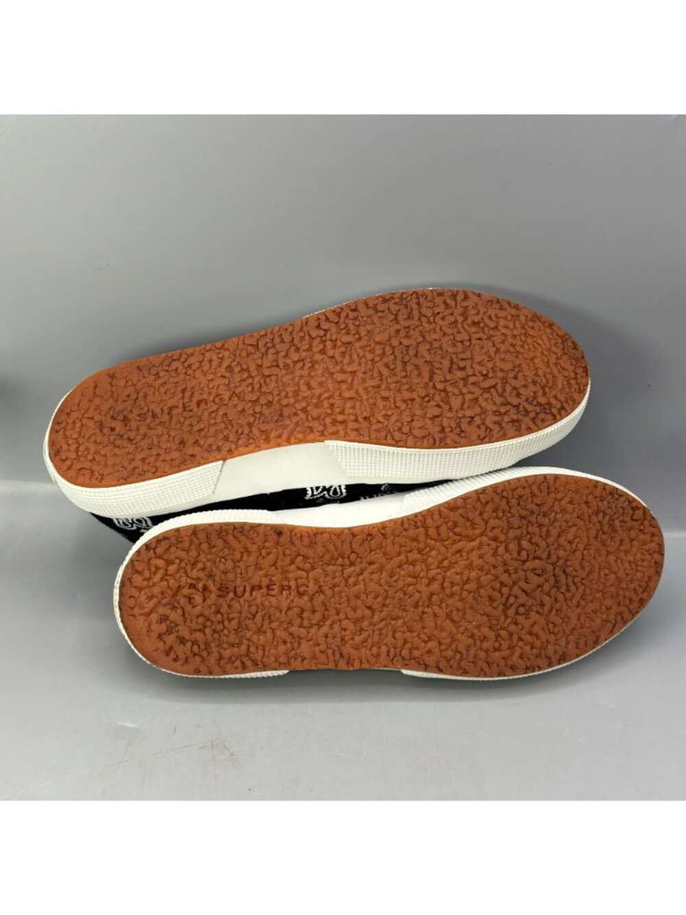 Superga Black Bandana Print Canvas Low-Top Sneakers Size 38 Unisex 7.5w/6m Shoes - Picture 7 of 9